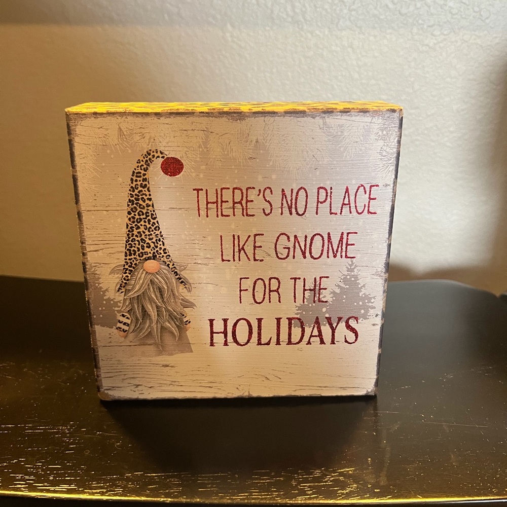 Holiday Gnome Decorative Sign